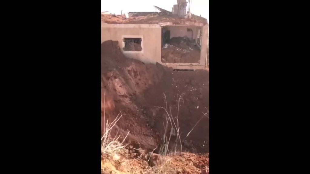 بالفيديو/ آثار الغارة الإسرائيلية التي استهدفت بلدة كفركلا امس