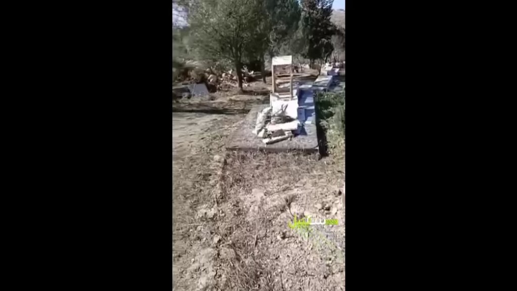 بالفيديو/ حتى القبور لم تسلم.. أضرار طالت الجبانة في الطيري جراء القصف الإسرائيلي