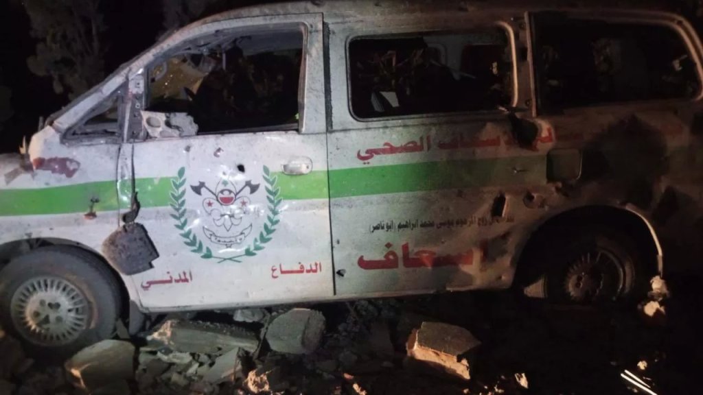 نجاة فريق من المسعفين في الدفاع المدني التابع لجمعية كشافة الرسالة الإسلامية جراء الاعتد.|ء الإسرائيلي على بليدا