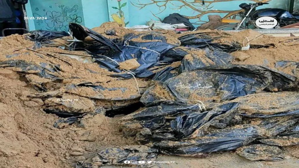 الخارجية الفلسطينية: 30 جثة متحللة لفلسطينيين مدفونين في شمال قطاع غزة تم قتلهم وهم معصوبو الأعين وأيديهم مكبلة 