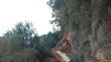 طريق سرجبال - الجاهلية مقطوعة بسبب الانهيارات