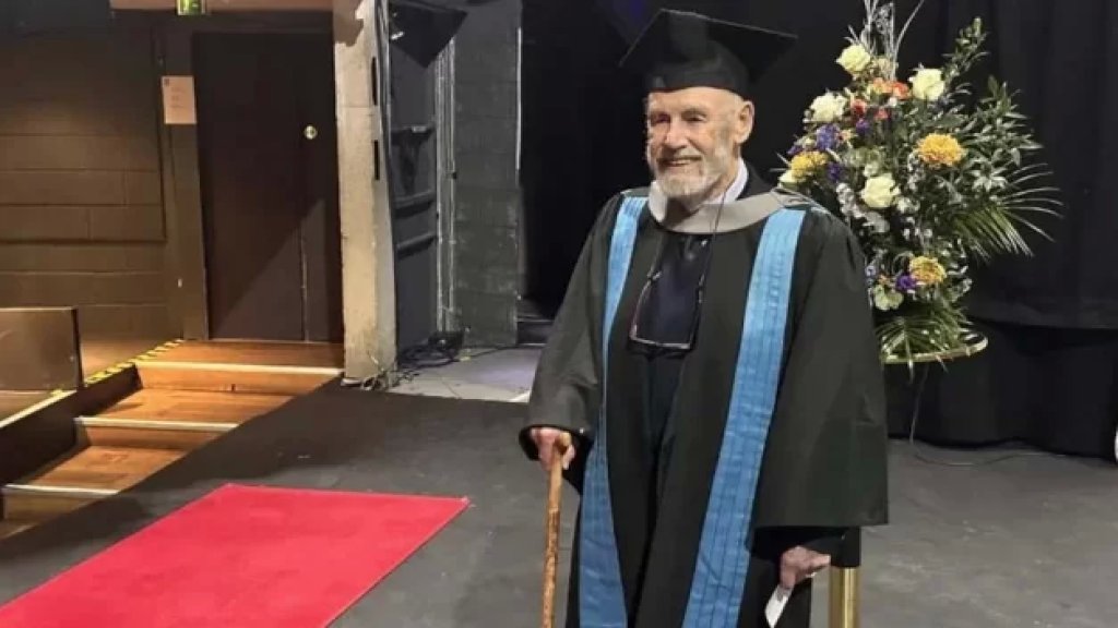 حصل على درجة الماجستير في الفلسفة بعمر 95 عاماً!