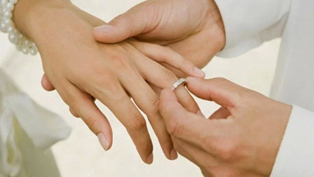  دراسة لمؤسسة جالوب الأمريكية: المتزوجون أكثر سعادةً وارتياحاً في الحياة من العُزاب