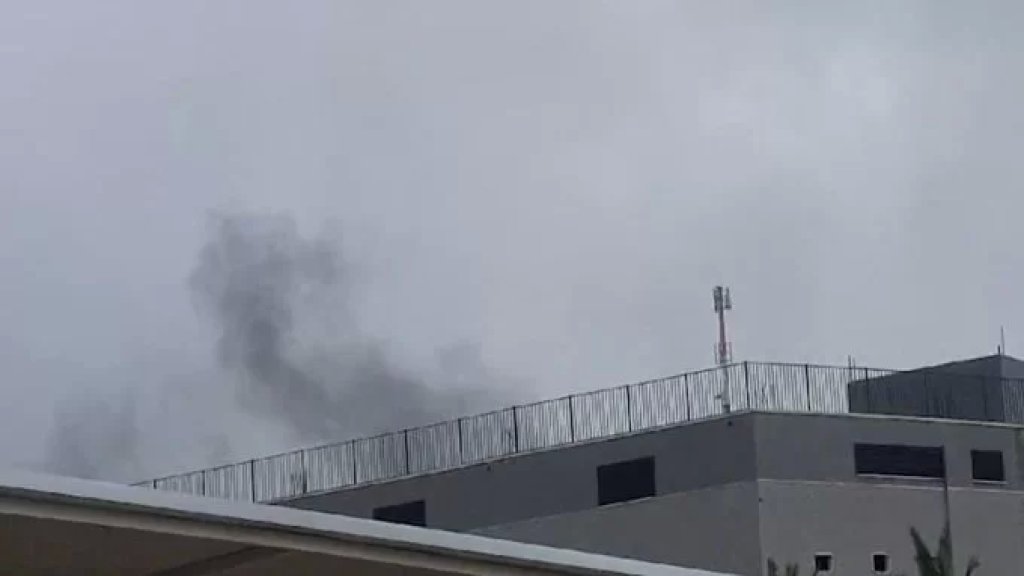 بالفيديو/ "الجبهة الشمالية تلتهب".. صواريخ تضرب قواعد عسكرية في صفد شمال الأراضي المحتلة 