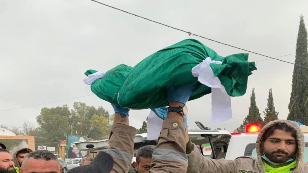 بالصور/ أهالي القنطرة شيعوا شهداء مجزرة الصوانة إلى مثواهم الأخير 