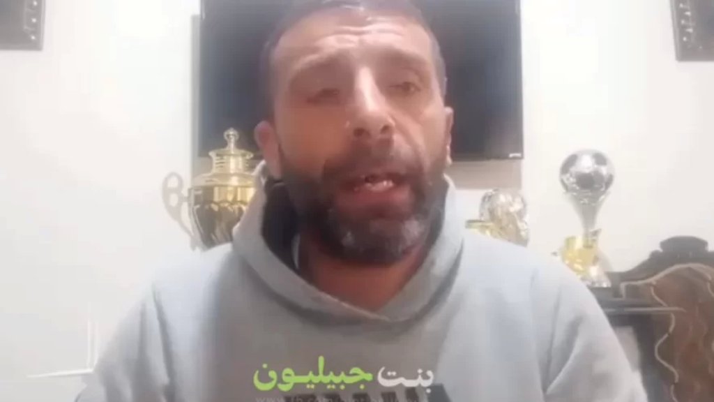 بالفيديو/ الكابتن حسن عماد الزين يوثق لحظة حدوث الغارة في بنت جبيل اليوم حيث كان في بث مباشر لتحليل رياضي