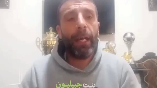بالفيديو/ الكابتن حسن عماد الزين يوثق لحظة حدوث الغارة في بنت جبيل اليوم حيث كان في بث مباشر لتحليل رياضي