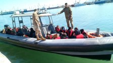 بالصور/ إنقاذ 20 سوريًّا أثناء محاولة تهريبهم بطريقة غير شرعية على متن مركب قبالة شاطىء مدينة طرابلس