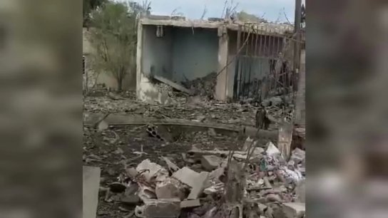 بالفيديو/ آثار الغارة التي استهدفت منزلا خاليا في بلدة طير حرفا فجرا