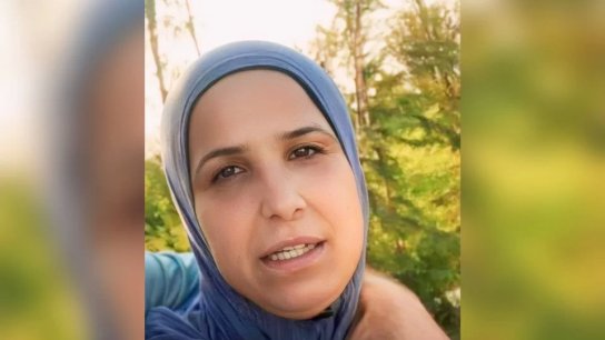 ارتقاء المواطنة عليا عبد الكريم متأثرة بجراحها بعد إصابتها بغارة إسرائيلية على بلدتها يارين قبل أيام