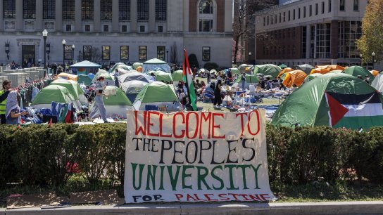 الفريق الطلابي المفاوض في جامعة كولومبيا الأمريكية في نيويورك: لن نفض الاعتصام المعارض للحرب الإسرائيلية على قطاع غزة دون تحقيق مطالبنا بقطع جميع استثمارات الجامعة مع &quot;إسرائيل&quot;