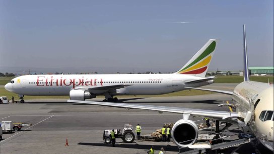 طائرة تابعة للخطوط الجوية الأثيوبية هبطت في مطار بيروت وعليها عبارة "تل أبيب" 