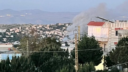 الطيران الإسرائيلي استهدف محيط مسجد عيترون بصاروخين