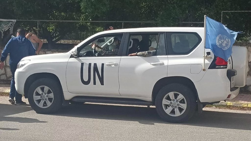 اهالي بريقع - النبطية اعترضوا دورية "يونيفيل" دخلت الى بلدتهم غير الخاضعة لمناطق انتشارها ضمن الـ1701