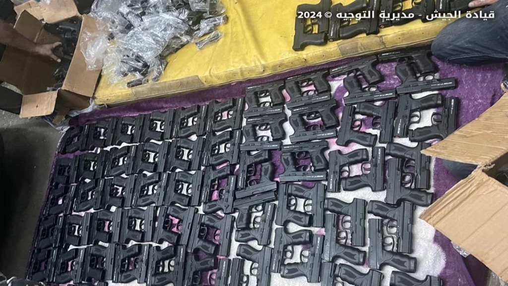 بيان للجيش اللبناني عن شاحنة المسدسات في البترون:  تحمل 304 مسدسات مهربة ومخفية فوق المحرك مع كمية من المماشط
