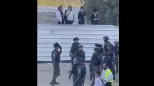 بالفيديو/ صدامات عنيفة بين الشرطة "الإسرائيلية" ومستوطنين من "الحريديم" عند جبل ميرون 