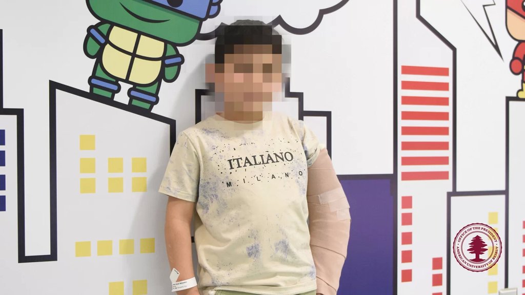 أول طفل جريح يصل من غزة إلى بيروت