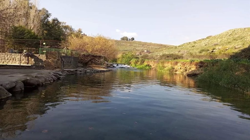 مسيرّة أغارت على سيارة في بلدة الوزاني ونجاة السائق بعدما رمى بنفسه خارجها