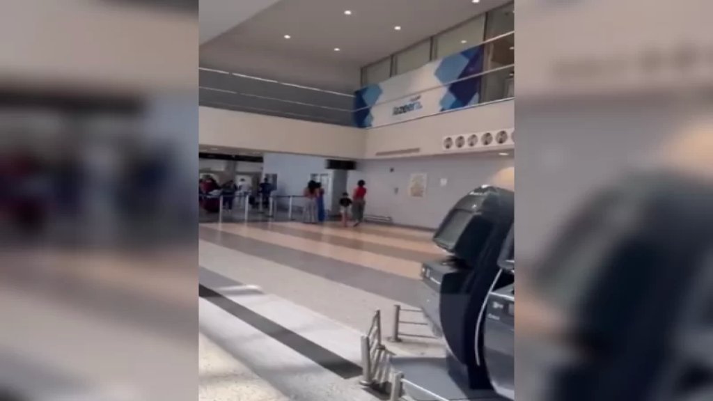 بالفيديو/ مواطن كويتي يرد على الفيديوهات المفبركة عن مطار بيروت: الوضع عادي