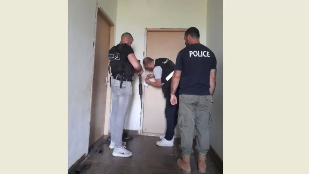 أمن الدولة تواصل إجلاء نازحين غير شرعيين وختم بيوتهم بالشمع الأحمر
