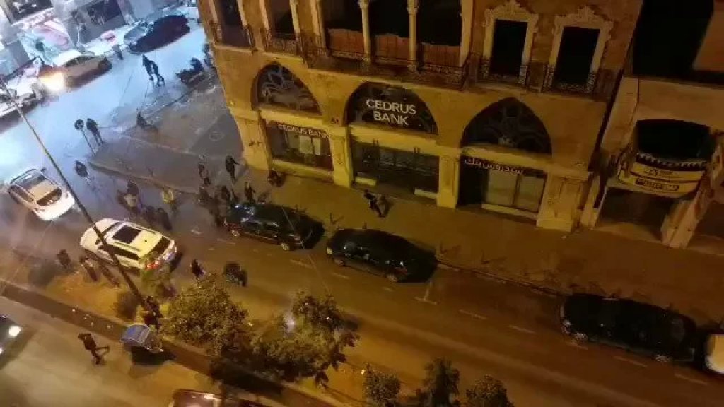 بعد منتصف الليل.. صراخ ومطاردة في شارع المصارف في طرابلس! 