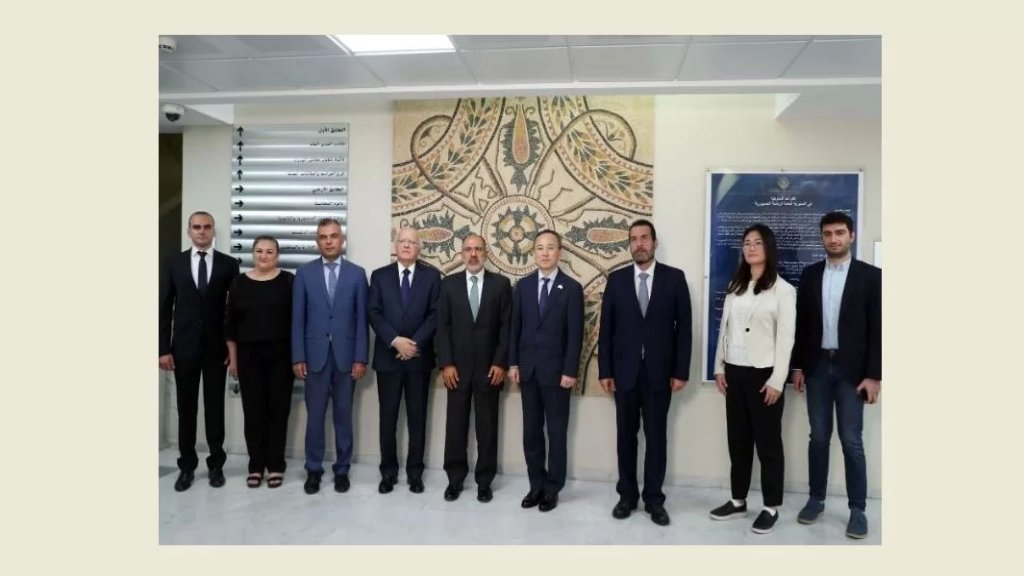 سفير كوريا الجنوبية يعلن التبرع بأجهزة كمبيوتر وطابعات وماسحات ضوئية لـ"رئاسة الجمهورية"