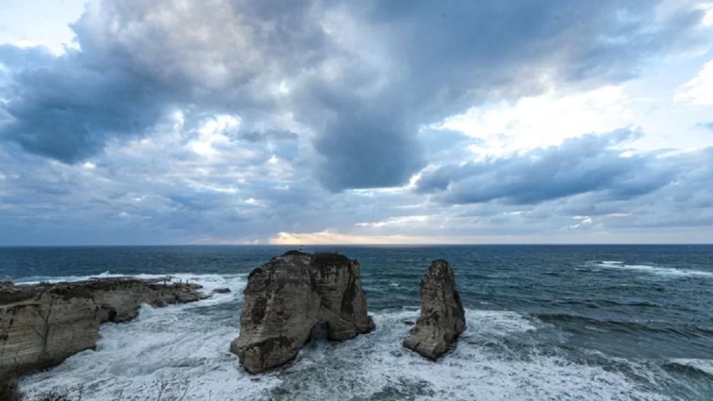 طقس لبنان غدًا: رياح ناشطة شمال البلاد وانخفاض في درجات الحرارة واستمرار ظهور الضباب على المرتفعات ورؤية سيئة!
