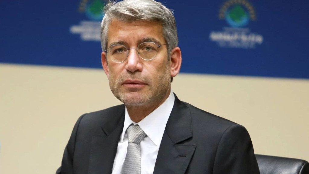 وزير الطاقة تلقى اتصالاً من نظيره الجزائري عبّر خلاله عن رغبة بلاده بمساندة لبنان في تأمين الوقود لتخطي أزمته 