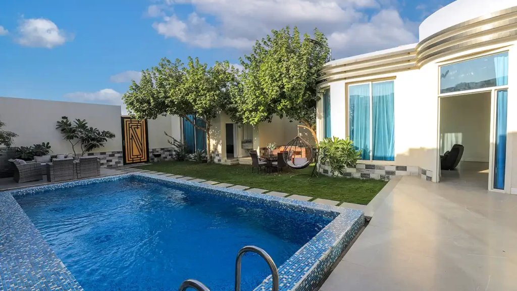 التهاب في العيون وأمراض جلدية.. مسابح في لبنان لا تلتزم بالمعايير!