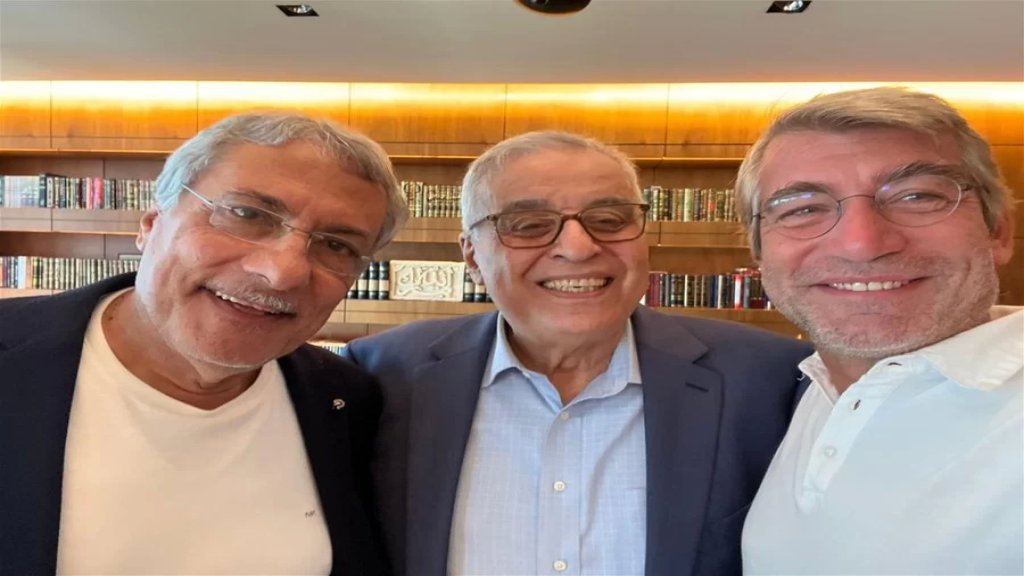 "سيلفي" وابتسامة عريضة جمعت وزراء الخارجية عبدالله بوحبيب والطاقة وليد فياض والعدل هنري خوري خلال الاجتماع الوزاري الذي عقده ميقاتي في دارته