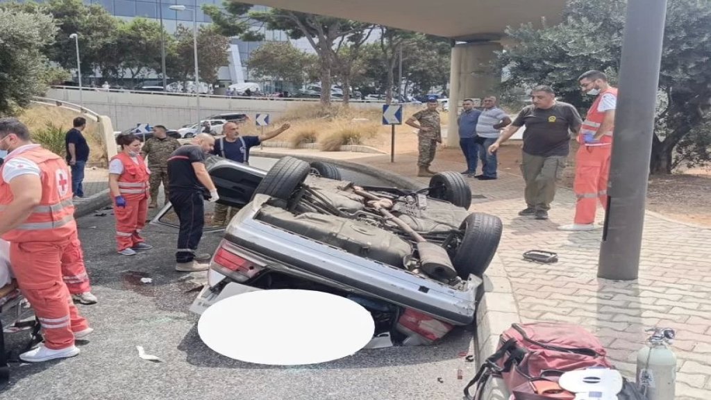 بالصور/ حادث مأساوي...قتيل وجريح نتيجة سقوط سيارة عن جسر الصياد وانقلابها على طريق الصياد باتجاه بعبدا 