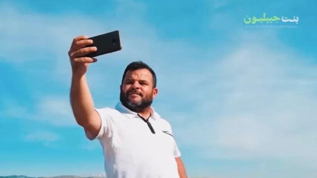 بالفيديو/ مدينة بنت جبيل تشيع ابنها الشهيد محمود حسن دخل الله إلى مثواه الاخير رغم مخاطر النار