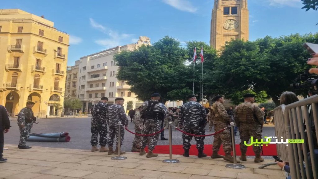 السجاد الأحمر أمام المجلس استعدادا لمراسم اعلان الرئيس