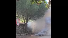 بالفيديو/ الاحتلال الاسرائيلي يرمي قنبلة دخانية باتجاه الجيش اللبناني والأهالي في مارون الراس الا ان دخانها تحول باتجاه الجنود الاسرائيليين
