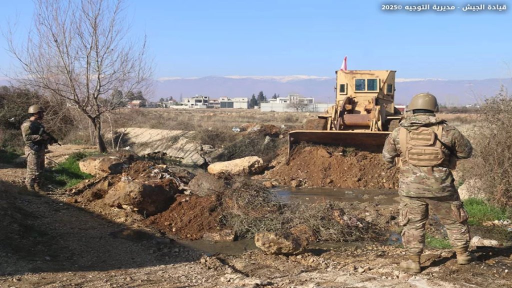 بالصور/ الجيش اللبناني: إغلاق معابر غير شرعية في مناطق حوش السيد علي والقصر &ndash; الهرمل ومشاريع القاع والدورة &ndash; القاع