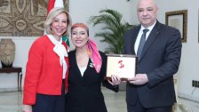 الرئيس عون واللبنانية الأولى يكرمان الإعلامية هدى شديد تقديراً لانجازاتها ومسيرتها ونضالها في مواجهة المرض