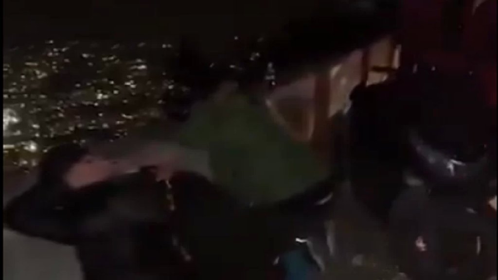 بحوزتهم مسدسات خلابية.. شرطة بلدية درعون ألقت القبض على 5 شبان ليلاً على طريق عام بكركي - حريصا!