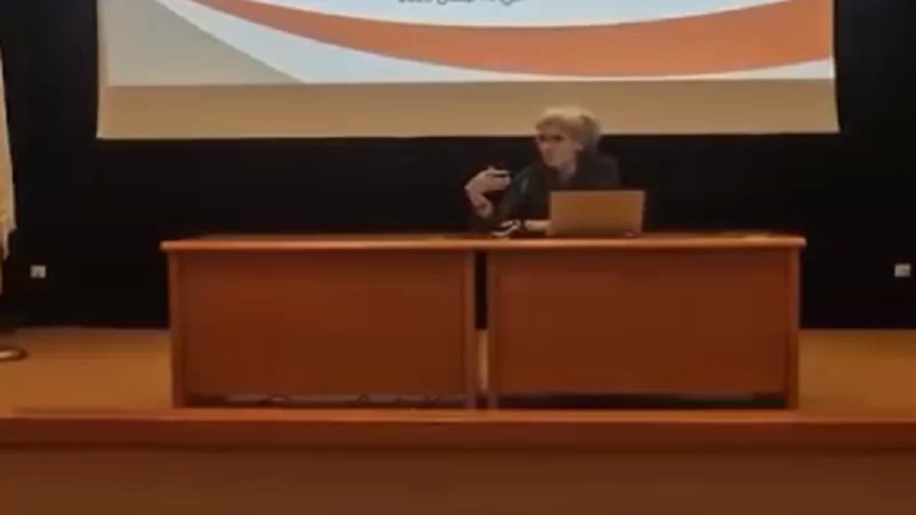 صفحة "طلاب لبنان" تنشر فيديو لوزيرة التربية تتحدث فيه عن طلاب الجنوب: ما في استثناء.. بدنا نعطي الطلاب الفرصة هي ذاتها، حتى لو كان بمطرح معين عنا طلاب حـ يعيدوا سنتهن!