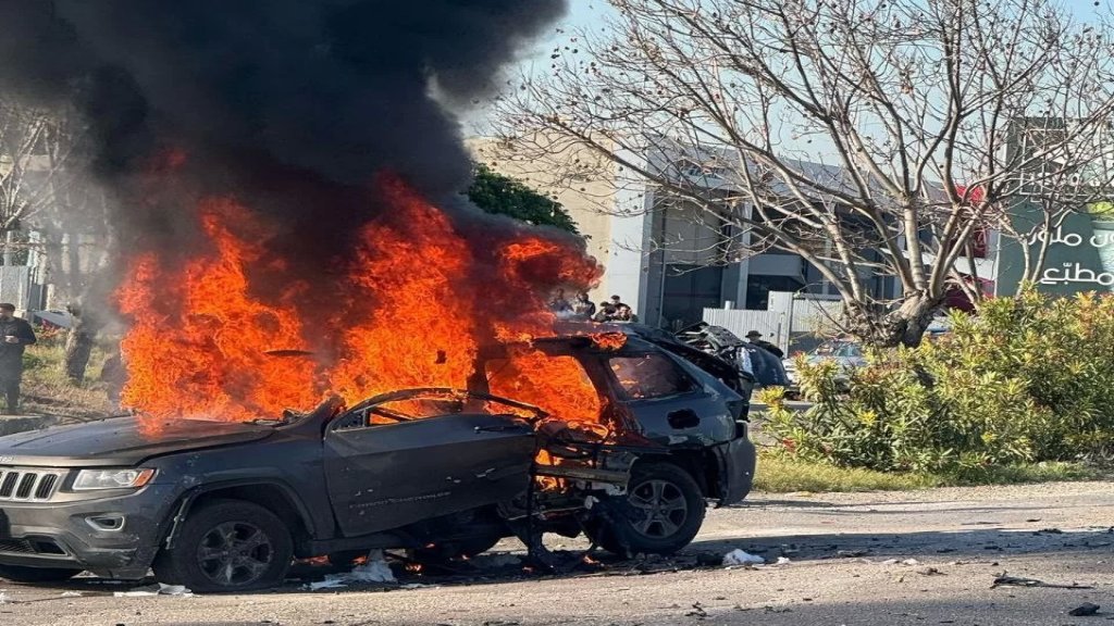 بالصور والفيديو/ استهداف إسرائيلي لسيارة على اوتوستراد الغازية