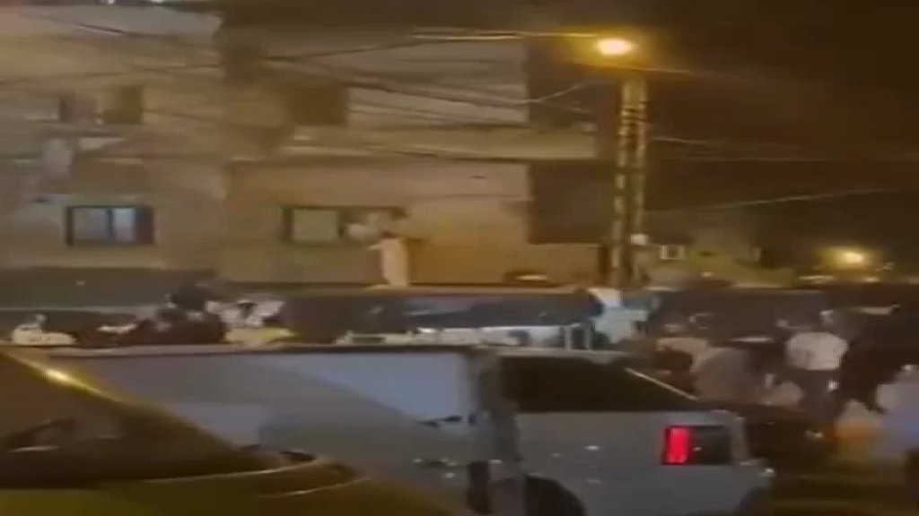 بالفيديو/ جبل محسن - طرابلس يشهد حالة من التوتر... إشكال عائلي ووفاة شخص بطعنة "مقص"