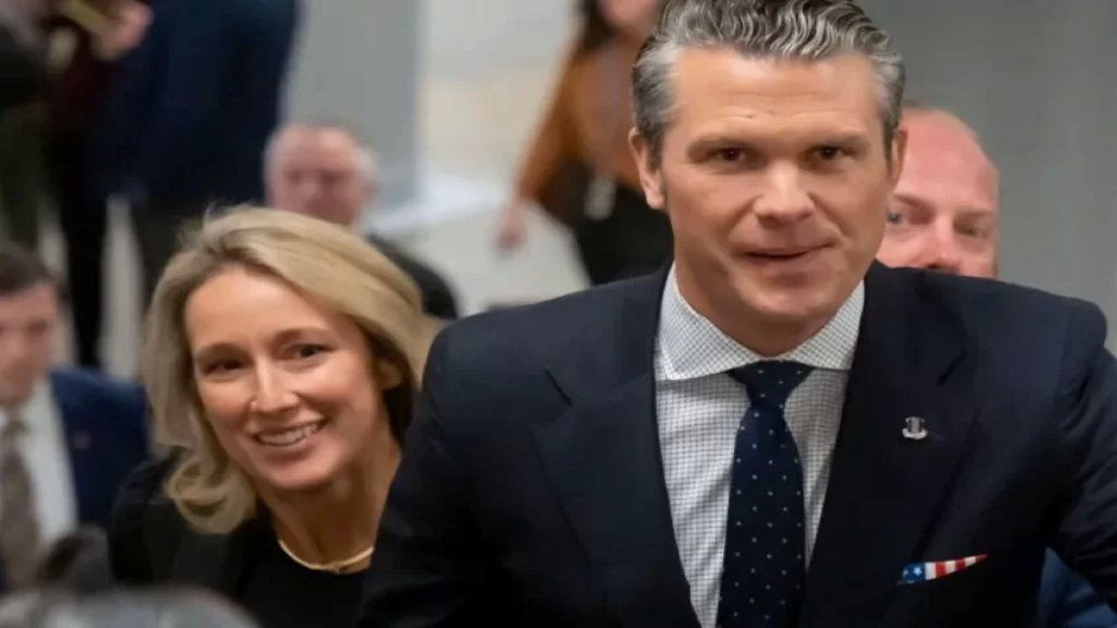 شارك زوجته معلومات أمنية حساسة.. وزير الدفاع الأمريكي يواجه خطر الإقالة!