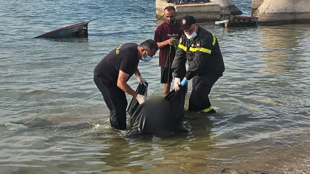 متحللة وبلا رأس.. العثور على جثة على سطح مياه بحر الصرفند!