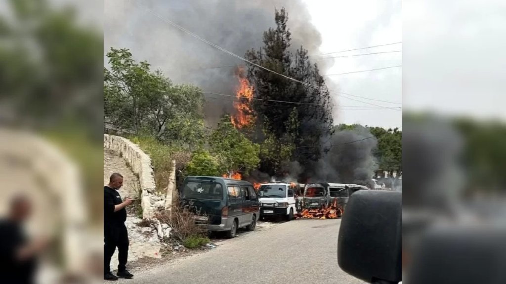 حريق مقابل مدارس الإمام المهدي - الغازية يطال عدد من فانات نقل الطلاب