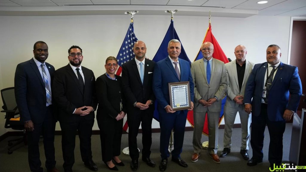 بالصور/ زيارة محافظ مقاطعة وَيْن في ولاية ميشيغان الأمريكية للواء حسن شقير وتكريمه بدرع المقاطعة