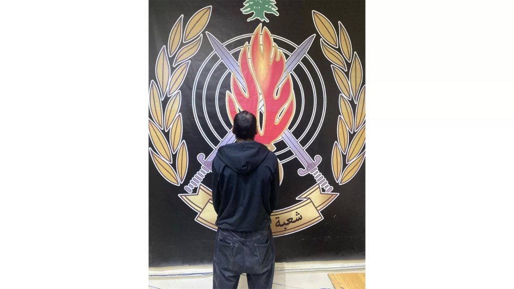 آخر صيحات السرقة في لبنان...يتجوّل كمتشرّد وجامع للخردة فيراقب السّيّارات المركونة ليسرق ما بداخلها !