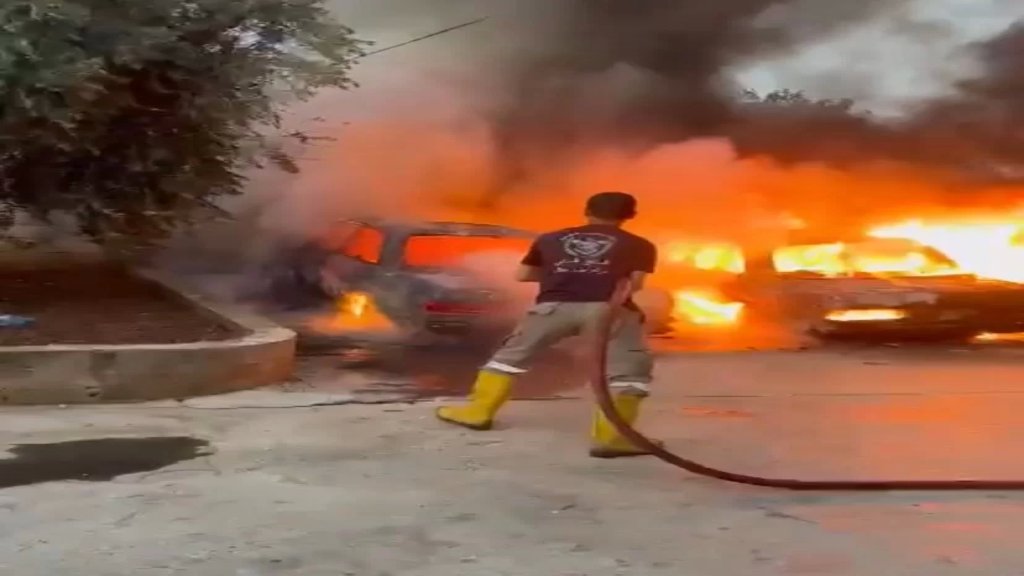 بالفيديو/ إشكال وقع في بلدة عين بعال:  اصابة شخص بطلقات نارية واحتراق سيارة 