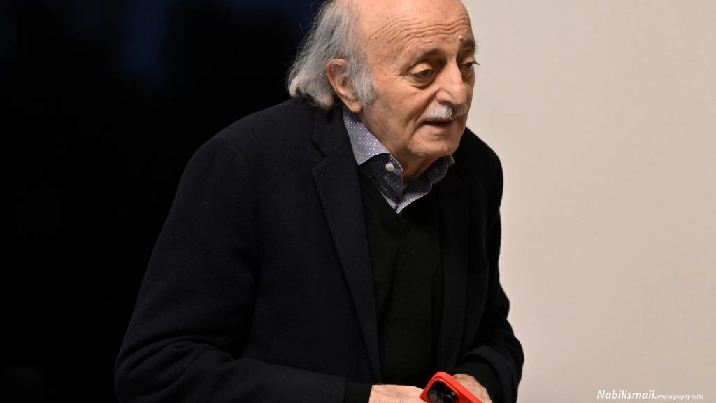 الإشتراكي: جنبلاط أجرى اتصالات مكثّفة شملت الإدارة السورية الجديدة، تركيا، السعودية، قطر والأردن، وطالبًا وقف إطلاق النار في أشرفية صحنايا لوقف حمام الدم. 