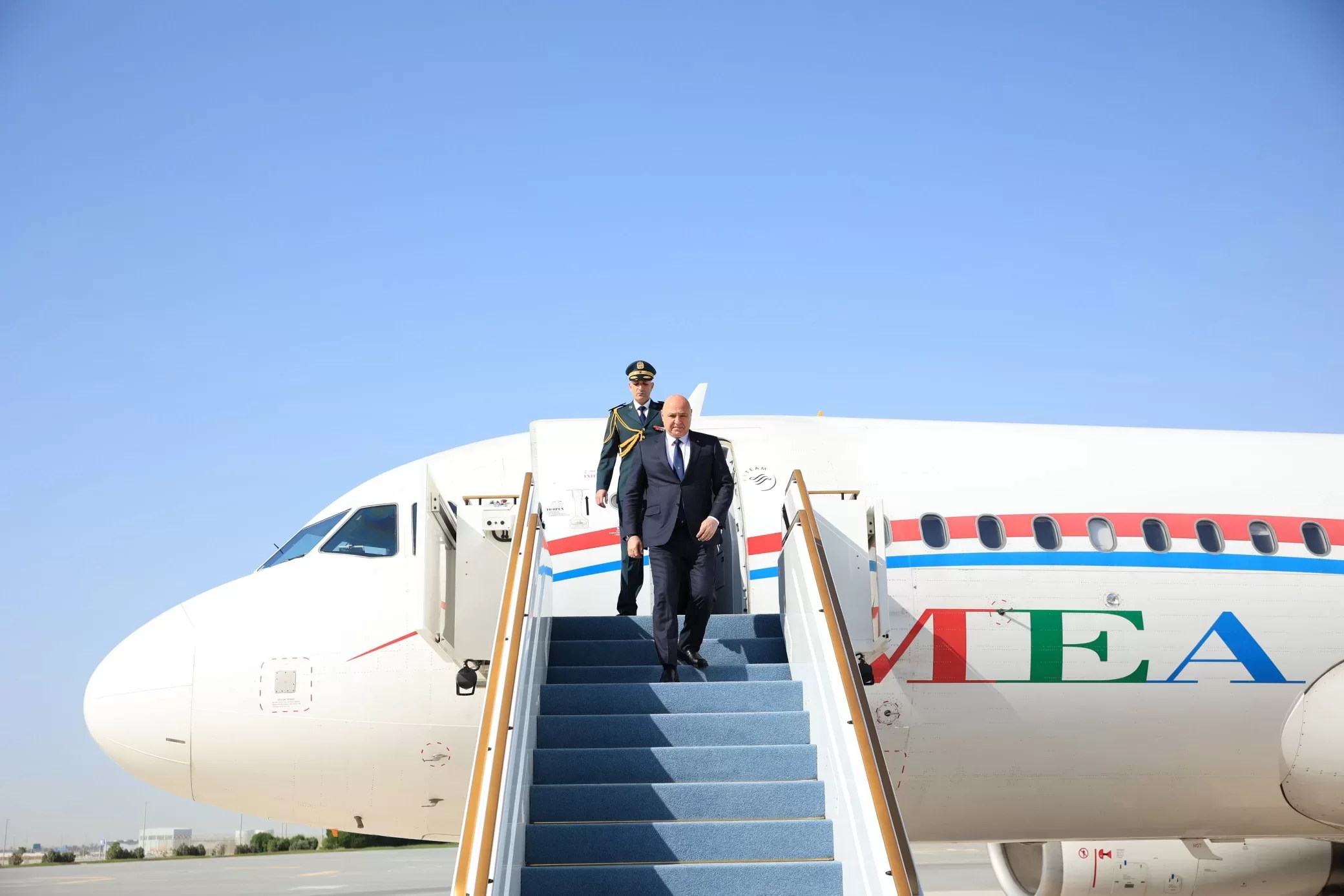 لقطات لوصول الرئيس جوزاف عون إلى الإمارات حيث كان في استقباله وزير الخارجية الإماراتي ومسؤولين