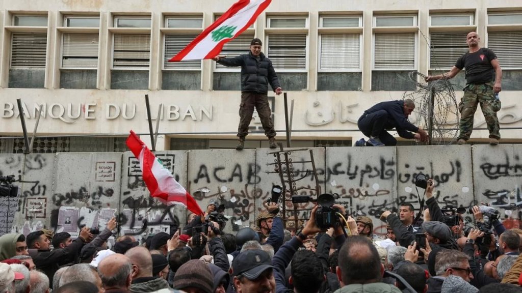 العسكريون المتقاعدون: إقفال وخنق للطرق العامة يوم غد!