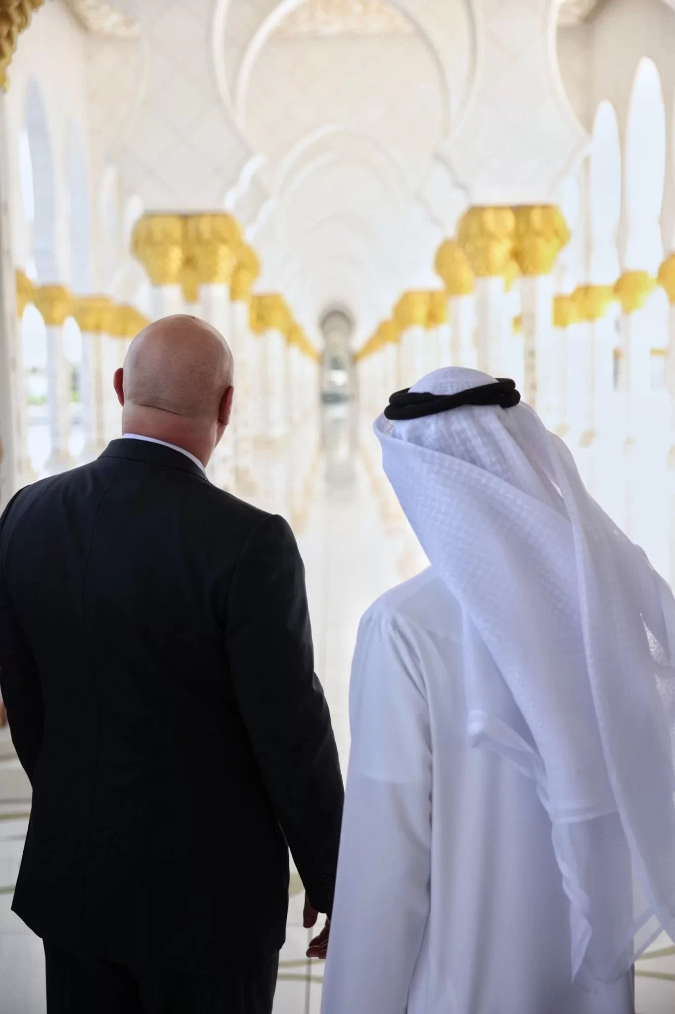 بالصور الرئيس جوزاف عون ينهي زيارته إلى أبو ظبي بجولة في جامع الشيخ زايد الكبير